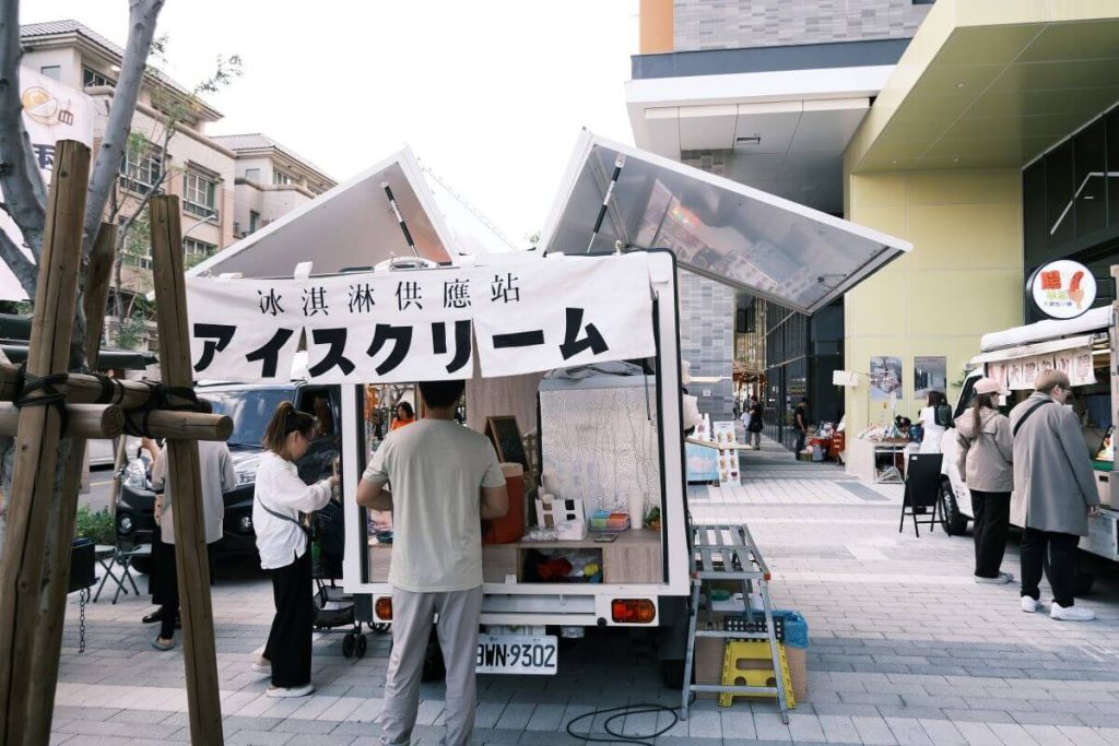 台中文創場地沃茲新創空間的戶外市集空間