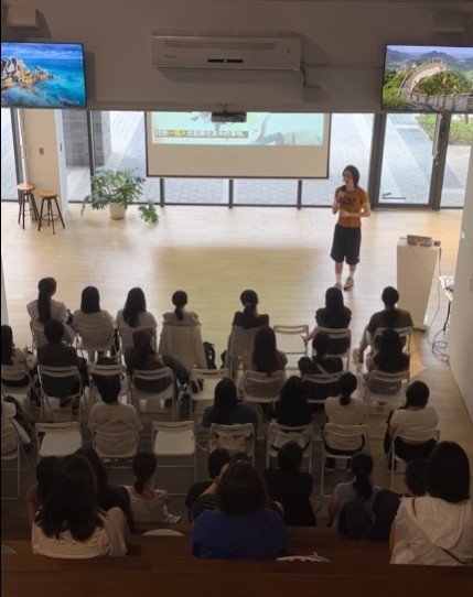 沃茲站前館靜態階梯舉辦會議